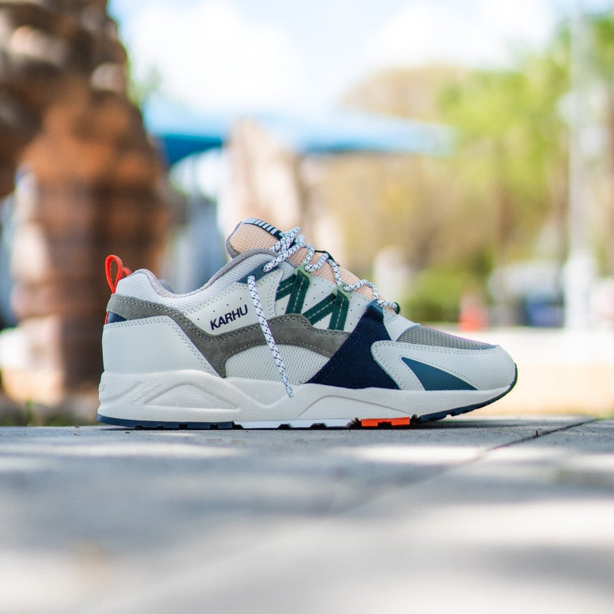 Karhu Fusion 2.0 (Lily White/Foliage Green)